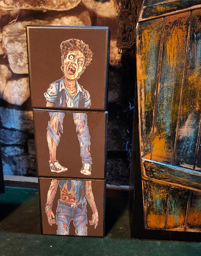 SKELETON/ZOMBIE IN THE COFFIN