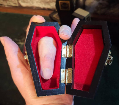 Finger Coffin